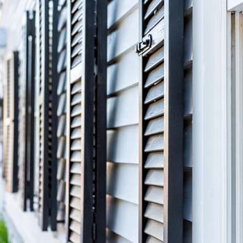 Peinture et décapage de volet 78